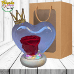 ROSA PRESERVADA CUPULA CORAZON, CON LUCES, CORONITA Y BOLSA REGALO