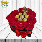 CAJA CORAZON DE 9 ROSAS, 7 BOMBONES Y MARIPOSA
