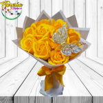 RAMO AMARILLO DE 15 ROSAS JABON CON LINDA ENVOLTURA Y MARIPOSITA