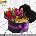 CAJA CORAZON CON 20 TULIPANES JARDIN Y 16 BOMBONES FERREROS Y TOPPER