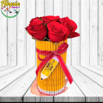 FLORERO DE 5 ROSAS, CON LAPICES Y LACITO