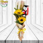 RAMO GRADUADO CON 2 GIRASOLES Y PELUCHITO LLAVERO GRADUACION