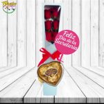 CAJA 6 ROSAS, BOMBONES CORAZON, TOPPER FELIZ DIA DE LA SECRETARIA