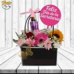 CARTERA MIX FLORAL (ROSA, GIRASOL, GERBERA), SPLASH Y TOPPER DIA DE LA SECRETARIA