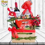 GUACAL NAVIDEÑO CON GALLETAS, VINO, PAN DE PASCUA, BOMBONES Y DECORACION