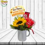 TAZA CON 1 GIRASOL, 1 BARRA CHOCOLATE, 1 TE AMO Y TOPPER FLORES AMARILLAS