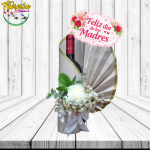 SORPRENDE A MAMA: BOTELLA DE VINO, TOPPER Y DECORACION FLORAL