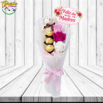 RAMO MAMA: 3 ROSAS JABON, 3 BOMBONES FERREROS ROCHER, 1 PELUCHITO LLAVERO Y TOPPER