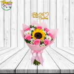 RAMO MADRE: 7 ROSAS, 1 GIRASOL, FOLLAJE Y TOPPER