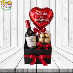 BOX DIA DEL TRABAJADOR: 1 VINO 750, COPA VINO, 5 BOMBONES FERREROS ROCHER Y GLOBO