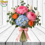FLORERO DE TEMPORADA: HORTENSIA, 2 PEONIAS, 3 TULIPANES, 2 MINI ROSAS Y EUCALIPTO